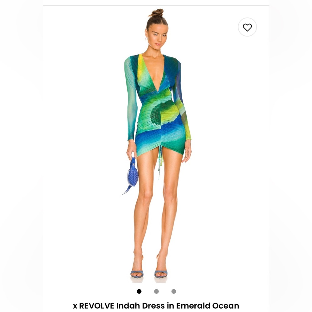 INDAH DRESS
COLOUR: EMERALD x REVOLVE Indah Dress in Emerald Ocean